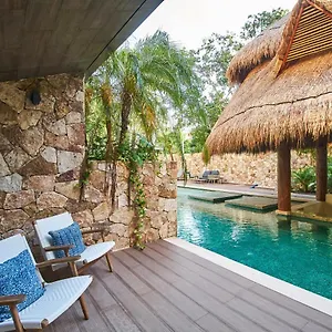 Luxury Poolside Gem With Pool, Jacuzzi & Gym Apartment Tulum